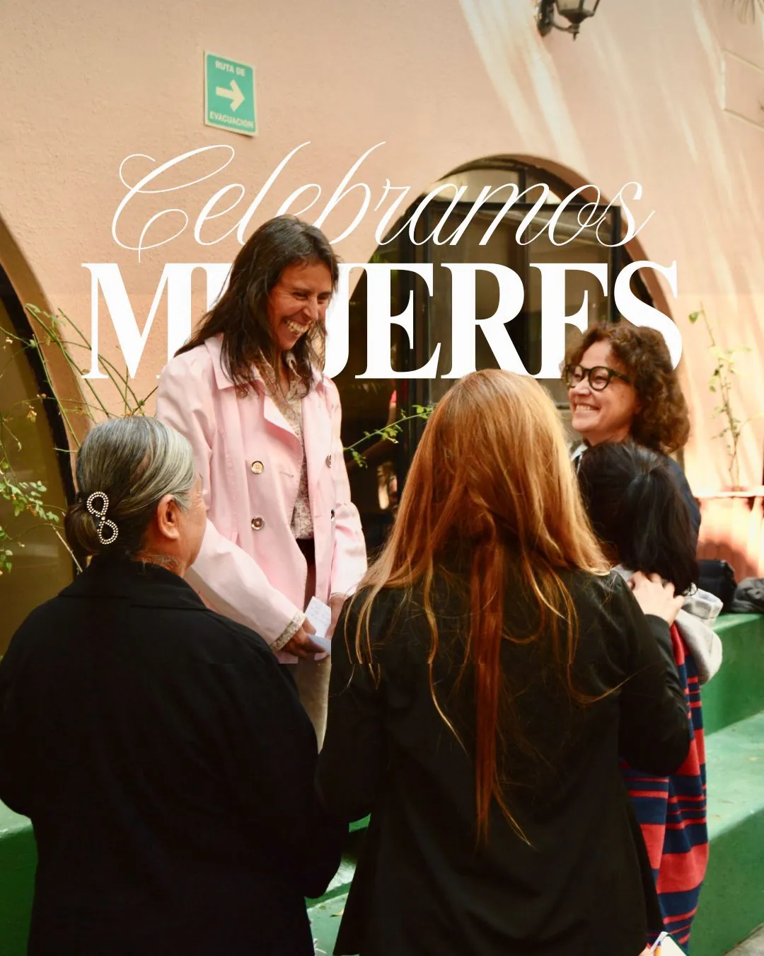 Equipo de Impeler trabajando con emprendedoras